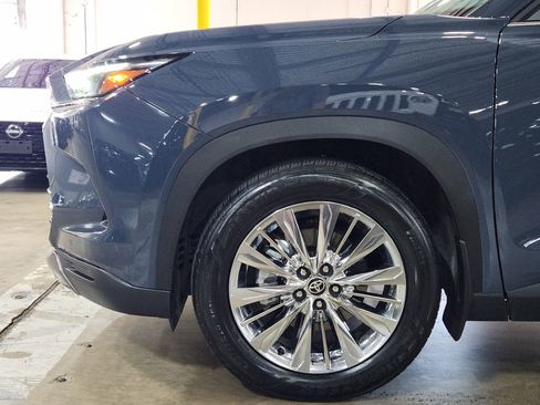 Used 2024 Toyota Grand Highlander Platinum image 5