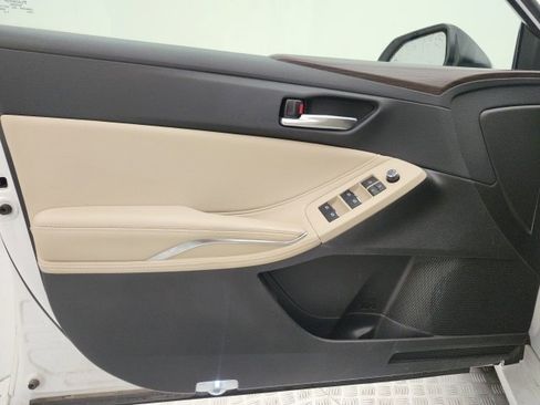 Used 2021 Toyota Avalon XLE w/ Moonroof Package image 11