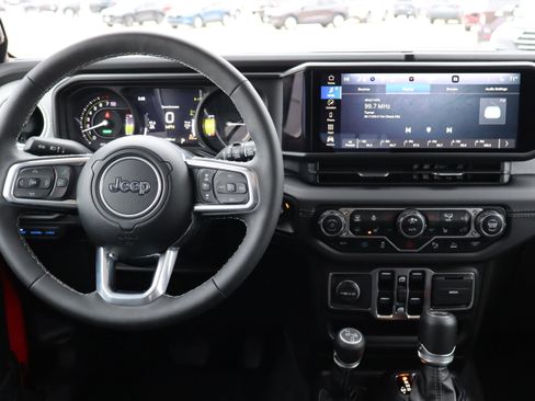 Used 2025 Jeep Wrangler Sahara w/ Safety Group image 14