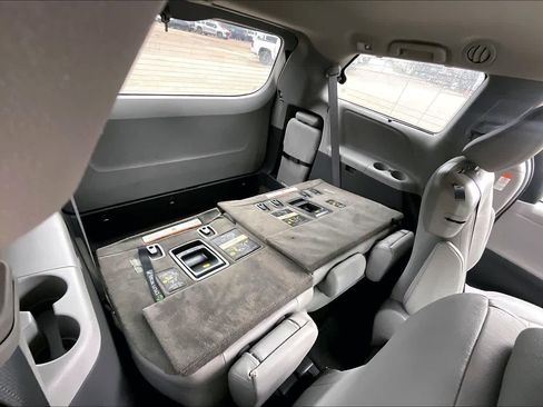 Used 2017 Toyota Sienna XLE w/ XLE Navigation Package image 36