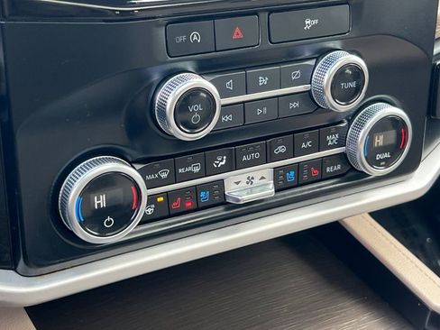 Used 2024 Ford Expedition Max Limited image 19