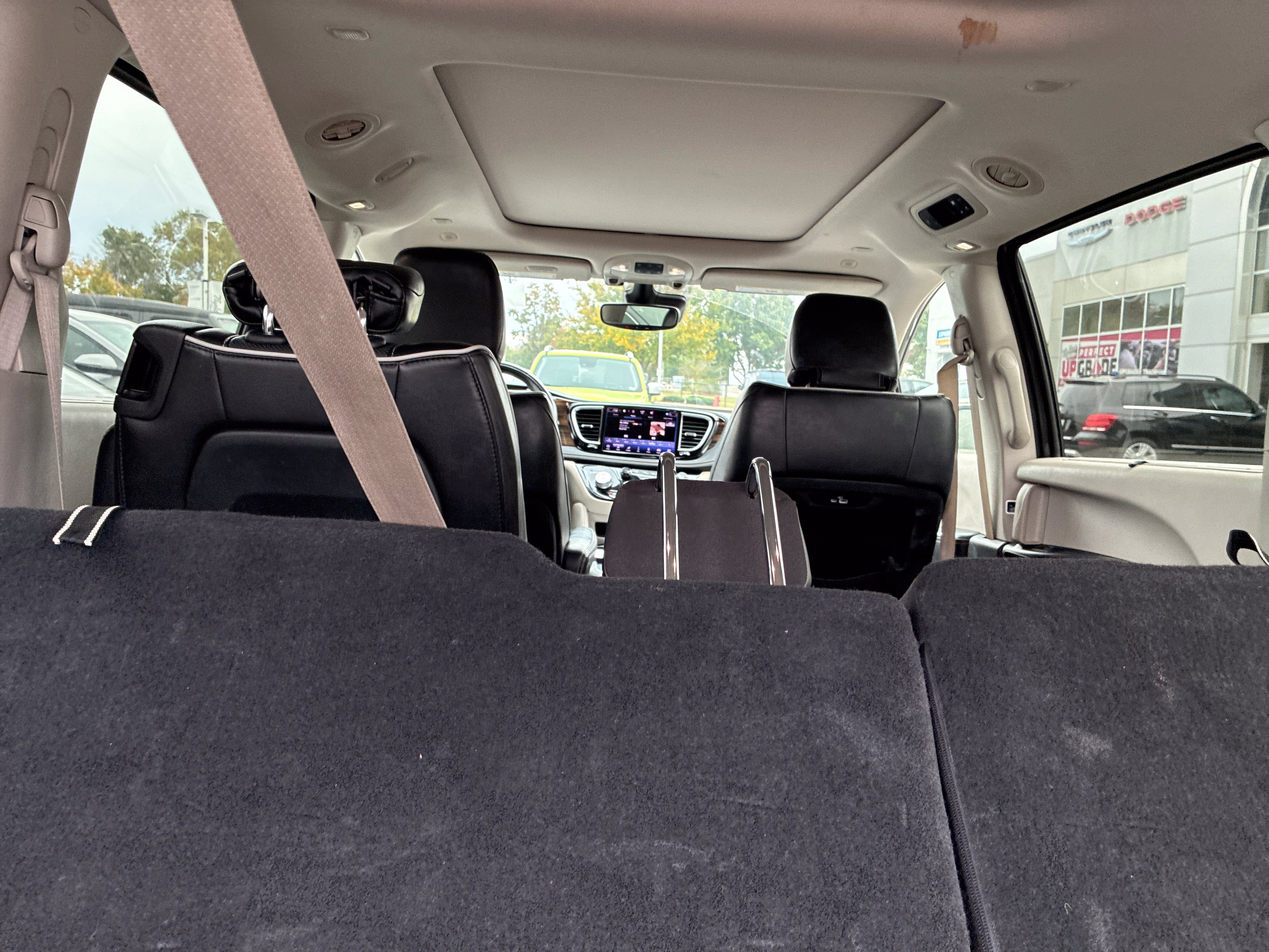 Used 2022 Chrysler Pacifica Limited FWD image 11