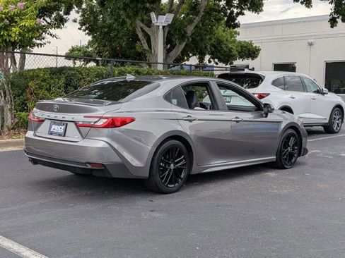 Used 2025 Toyota Camry SE FWD image 5