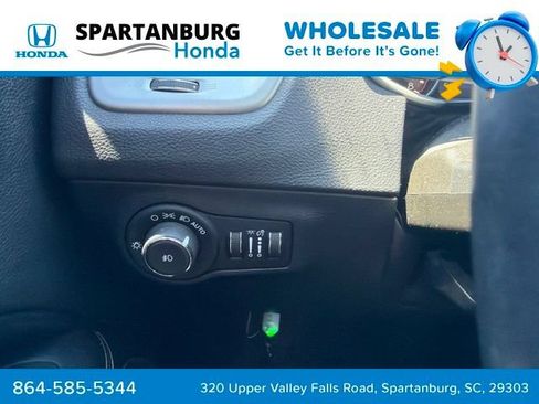 Used 2019 Jeep Compass Latitude FWD image 19