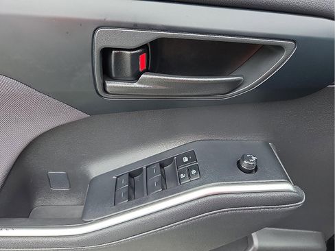 Used 2024 Toyota Highlander LE image 14