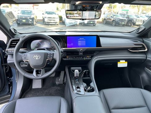 New 2025 Toyota Crown Signia Limited image 18