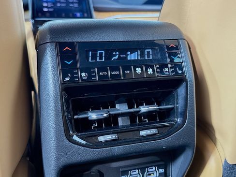 Used 2023 Jeep Grand Cherokee Summit AWD/4WD image 18