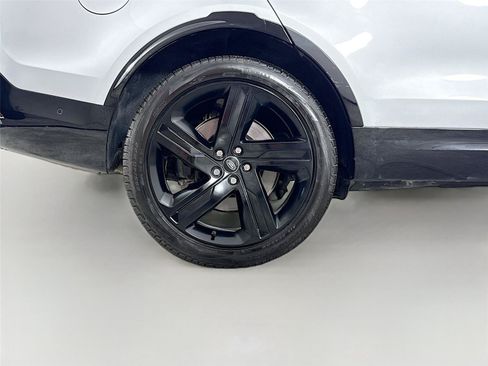 Used 2023 Land Rover Discovery Metropolitan Edition AWD/4WD image 40