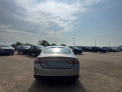 Used 2022 Chevrolet Malibu LT FWD image 18