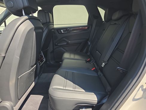 Certified 2023 Porsche Cayenne AWD/4WD image 14