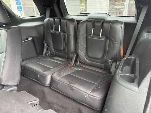 Used 2019 Ford Explorer Platinum image 16