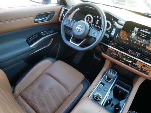 Certified 2025 Nissan Pathfinder Platinum w/ Cargo Package image 9