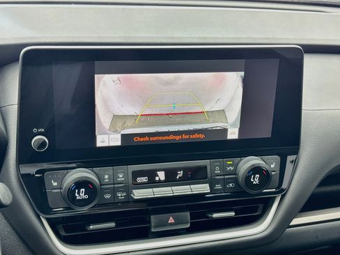 Used 2024 Toyota Grand Highlander XLE FWD image 10