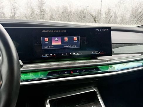 Used 2024 BMW 740i xDrive image 19