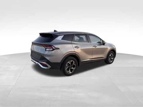 Used 2025 Kia Sportage LX image 5