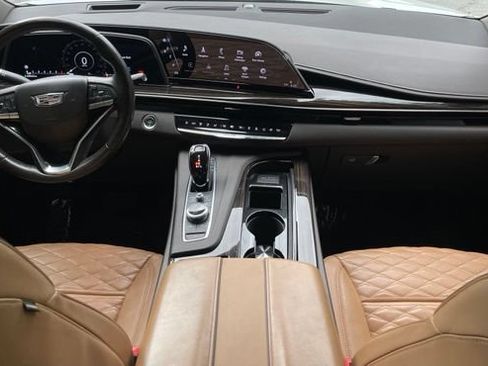 Used 2022 Cadillac Escalade Premium Luxury AWD/4WD image 18