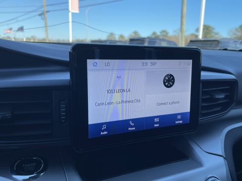 Used 2022 Ford Explorer XLT image 25