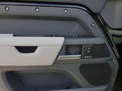 New 2026 Land Rover Defender 130 X-Dynamic SE AWD/4WD image 10