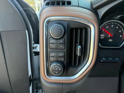 Used 2019 Chevrolet Silverado 1500 High Country w/ Technology Package AWD/4WD image 28