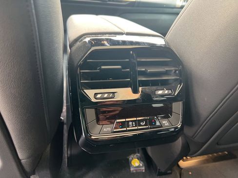 Used 2022 BMW iX xDrive50 w/ Premium Package image 10