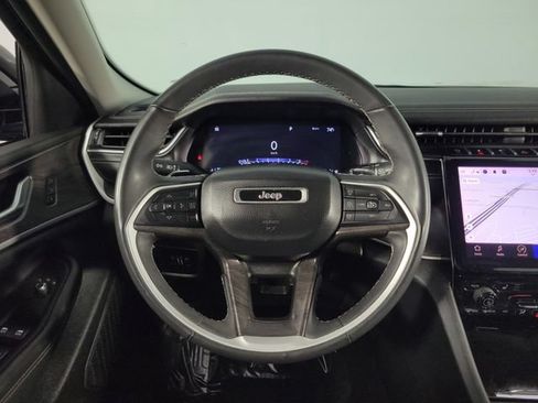 Used 2023 Jeep Grand Cherokee Limited AWD/4WD image 21
