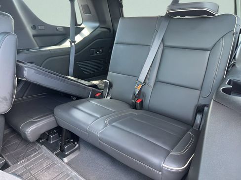 Used 2023 Chevrolet Tahoe Premier w/ Premium Package 2 AWD/4WD image 17
