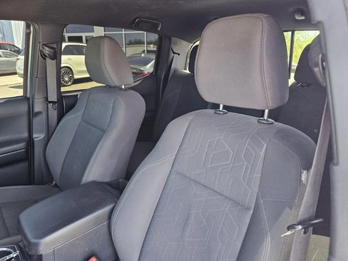 Used 2019 Toyota Tacoma TRD Off-Road RWD image 18