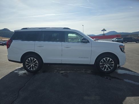Used 2025 Ford Expedition Platinum image 6