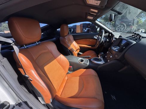 Used 2009 Nissan 370Z Touring RWD image 10
