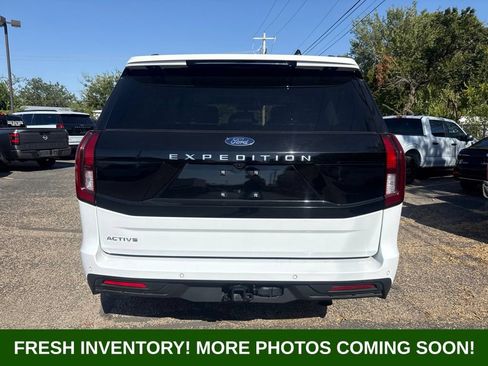 Used 2025 Ford Expedition Active AWD/4WD image 3