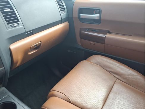 Used 2016 Toyota Sequoia Platinum image 23