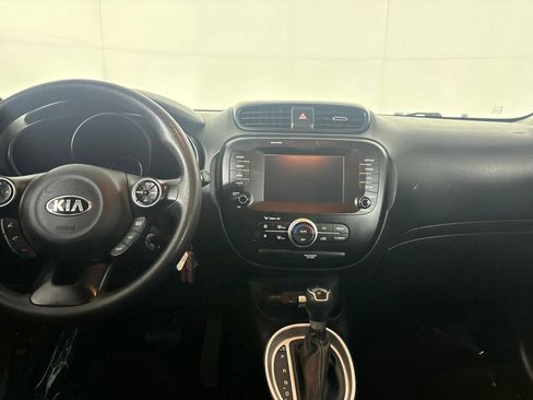Used 2018 Kia Soul + FWD image 23