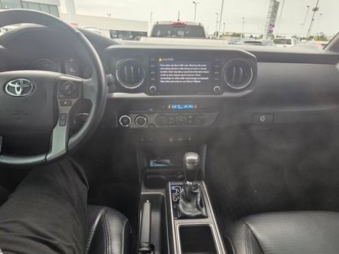 Used 2021 Toyota Tacoma SR5 AWD/4WD image 5