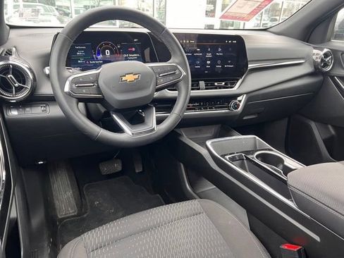 Used 2025 Chevrolet Equinox LT image 13