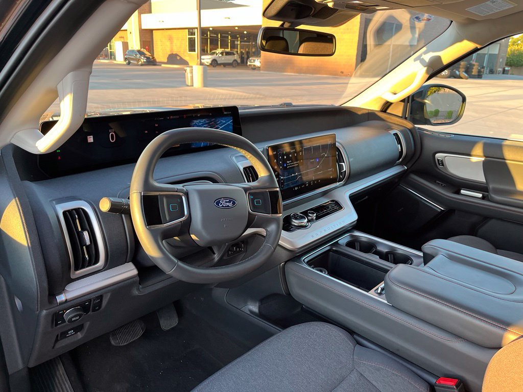 Used 2025 Ford Expedition Active AWD/4WD image 12