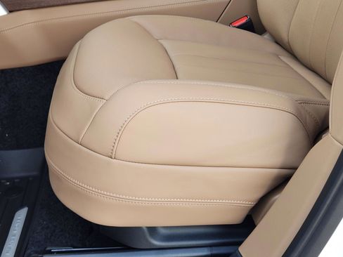 New 2026 Land Rover Range Rover Long Wheelbase Autobiography image 18