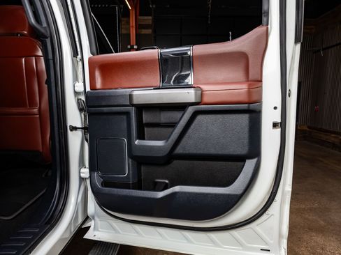 Used 2022 Ford F250 Platinum w/ FX4 Off-Road Package image 39