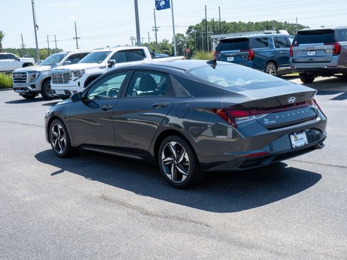 Used 2023 Hyundai Elantra SEL w/ Convenience Package FWD image 5