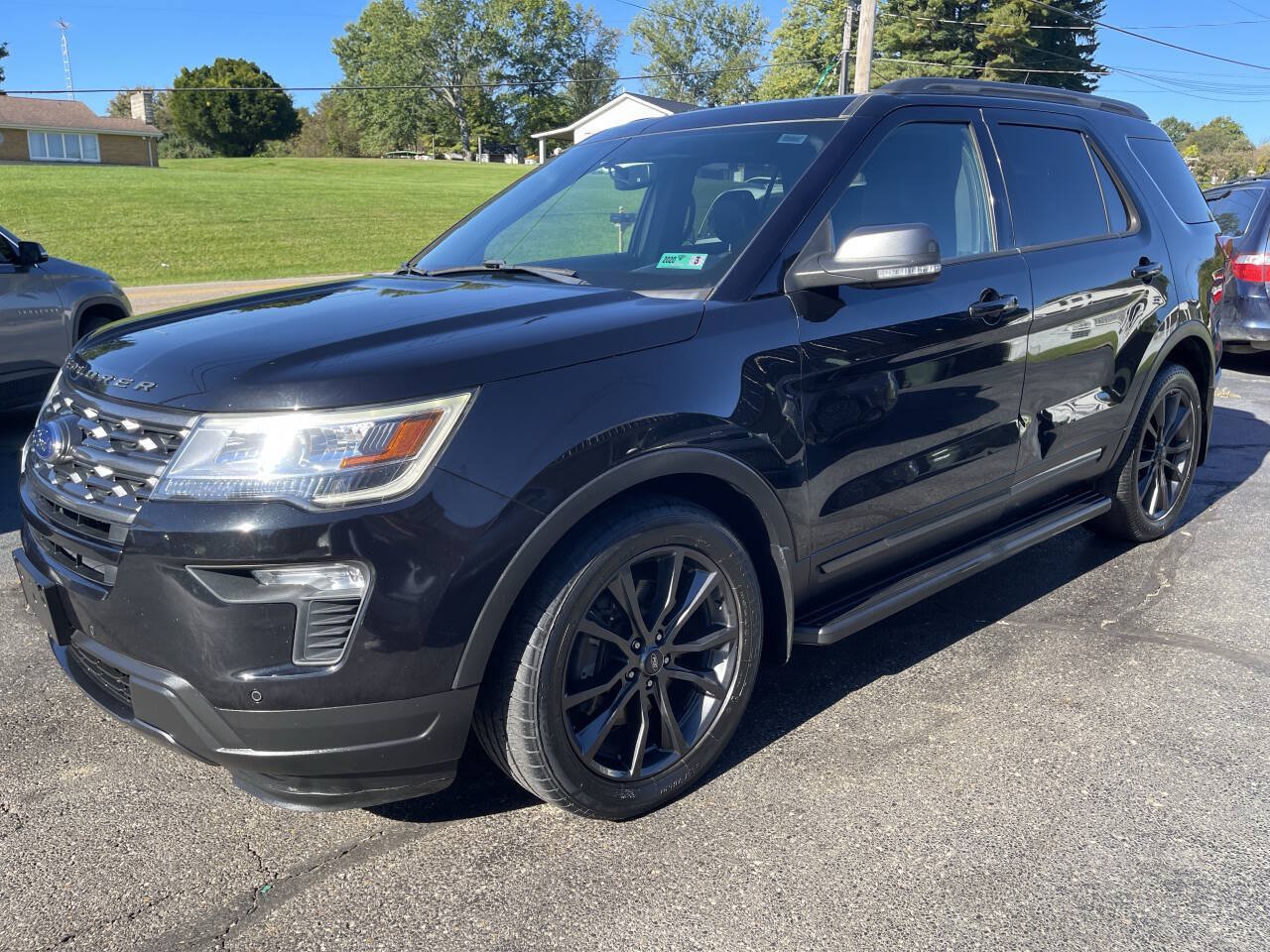 Used 2019 Ford Explorer XLT w/ Equipment Group 202A AWD/4WD image 2