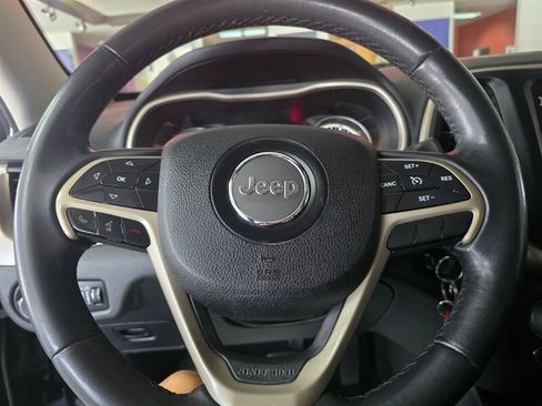 Used 2014 Jeep Cherokee Latitude AWD/4WD image 23