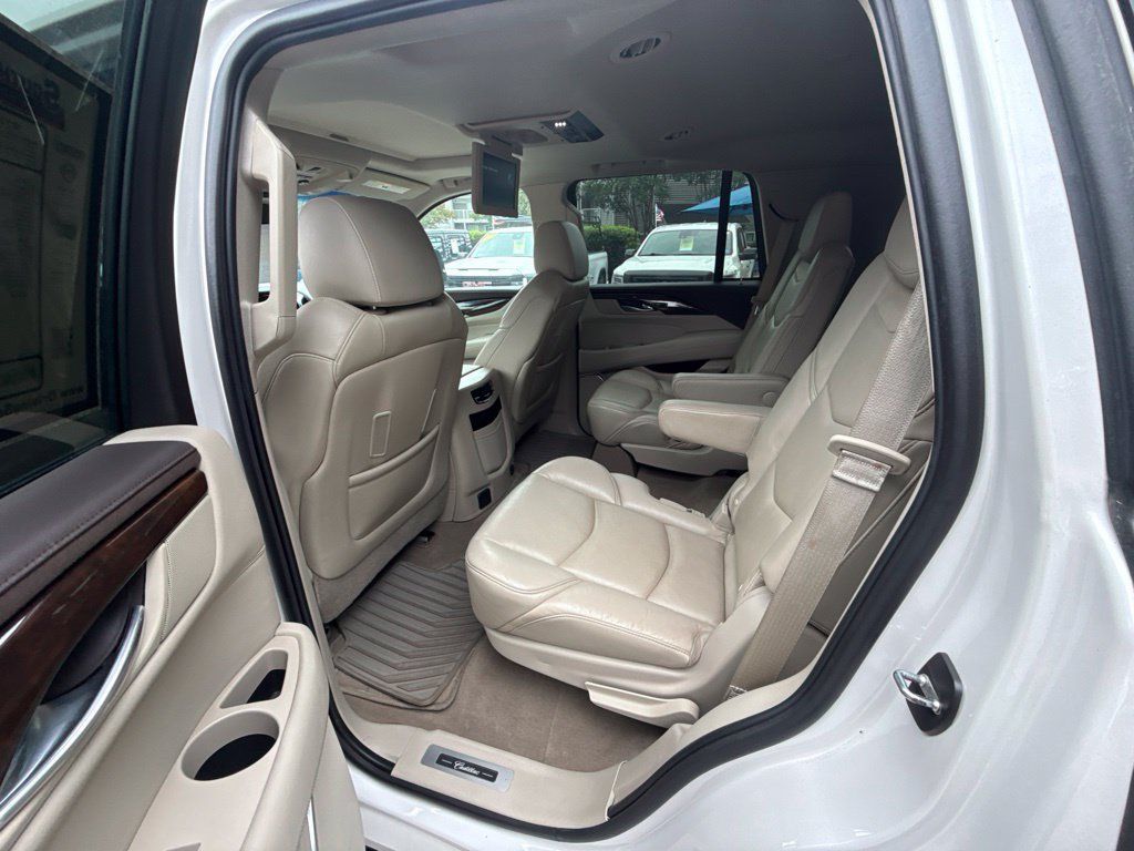 Used 2017 Cadillac Escalade Luxury AWD/4WD image 16