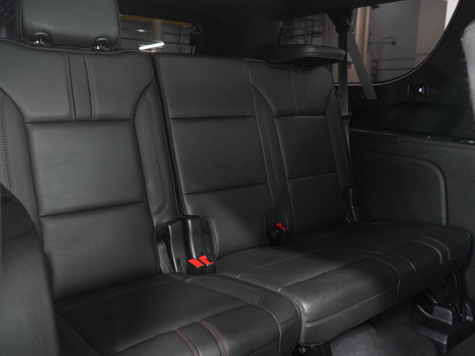 Used 2022 Chevrolet Suburban RST w/ Sport Performance Package AWD/4WD image 15
