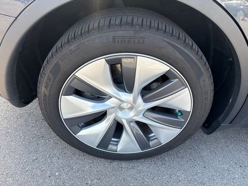 Used 2024 Tesla Model Y Long Range AWD/4WD image 22