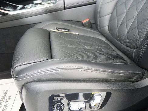 Certified 2023 BMW X7 xDrive40i w/ Executive Package image 10