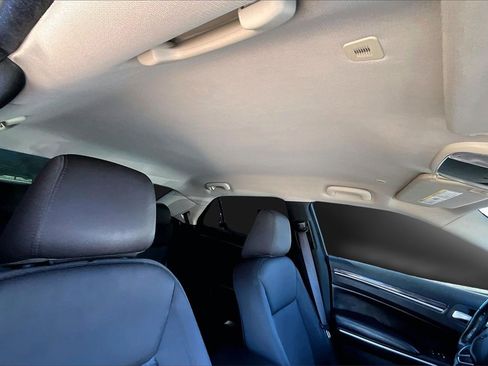 Used 2019 Chrysler 300 Touring w/ Chrome Appearance Package image 26