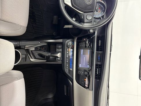 Used 2014 Toyota Corolla LE image 26