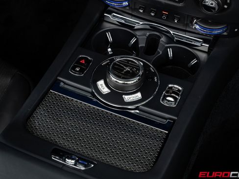 Used 2021 Rolls-Royce Dawn image 28