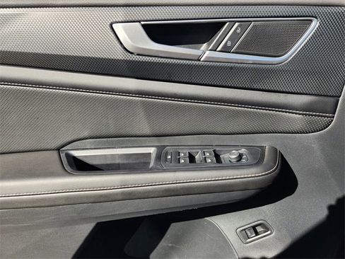 Used 2024 Volkswagen Atlas Cross Sport SEL R-Line image 24