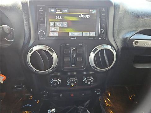 Used 2013 Jeep Wrangler Unlimited Rubicon w/ Connectivity Group AWD/4WD image 14