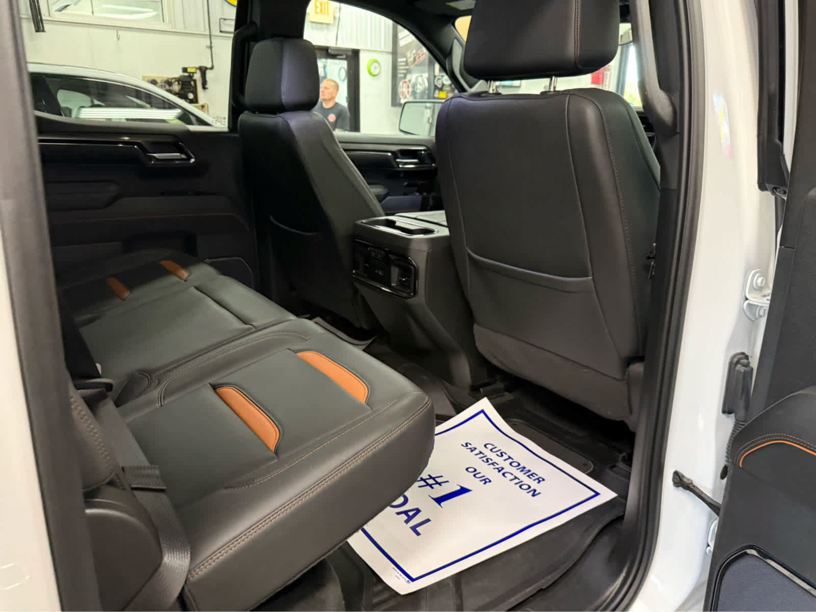 Used 2024 GMC Sierra 1500 AT4 w/ AT4 Preferred Package AWD/4WD image 17